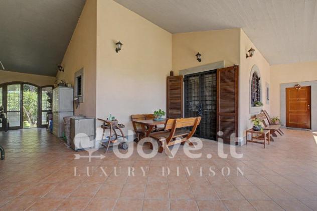 Villa di 350 m² con più di 5 locali e box auto doppio in vendita a Roma - Foto 2
