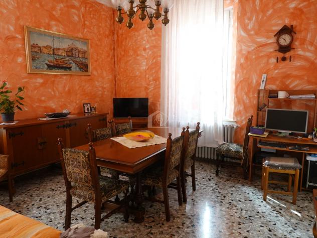 Suzzara vendesi casa indipendente 6 vani 300 Mq - Foto 3