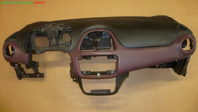 CRUSCOTTO NERO CON FASCIA ROSSA FIAT PUNTO (199-51/6U/6W)  Carrozzeria  Allestimenti interni  Cruscotto strumenti   FIAT - GRANDE PUNTO MY - 01-01-201