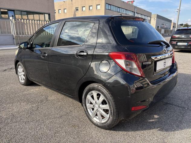 Toyota Yaris Yaris 5p 1.4 d-4d Lounge - Foto 4