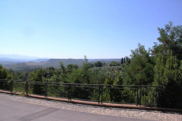 Castel Viscardo (Monterubiaglio) – vendesi cielo-terra con garage allo stato grezzo.