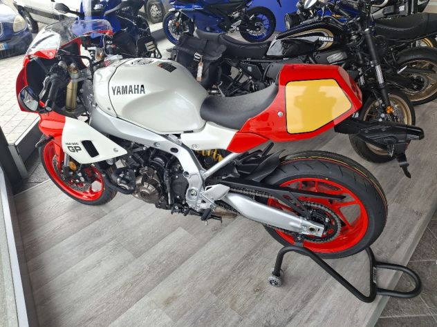 YAMAHA XSR900 GP LEGEND RED 2026 KM 0 - Foto 4