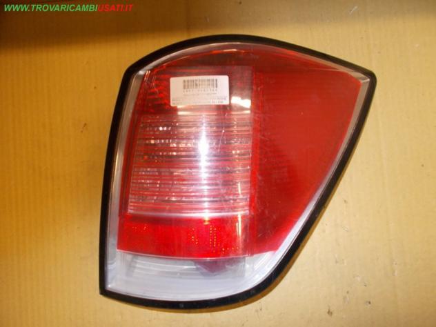 FANALE POST.D. ROSSO CON RIGHE ROSSE OPEL ASTRA (A04) 5p / SW  Parti elettriche  Fanaleria  Fanali  Fanale post. sx. OPEL - ASTRA H - 01-02-2004 - 01-