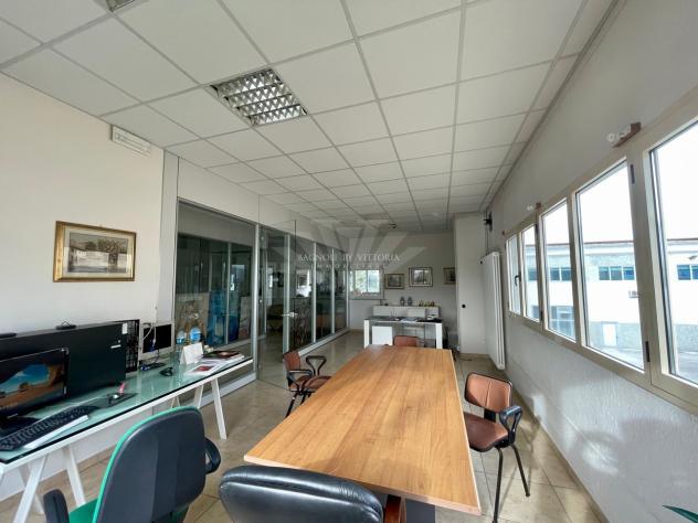 CAPANNONE di 8 vani e di 680 mq (PIETRASANTA - Periferia) rif. 063 - Foto 16