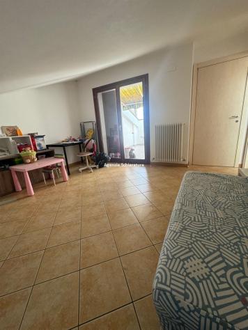 APSELLA VENDESI APPARTAMENTO INDIPENDENTE CON MANSARDA E GIARDINO - Foto 13