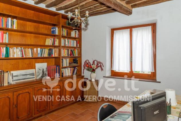 Casa indipendente di 150 m² con più di 5 locali e box auto in vendita a Cetona - Foto 16