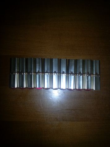 8 ROSSETTI TUTTI NUOVI,ORIGINALI MARCA"L'OREAL PARIS"COLOR RICHE,IN VARI COLORI,