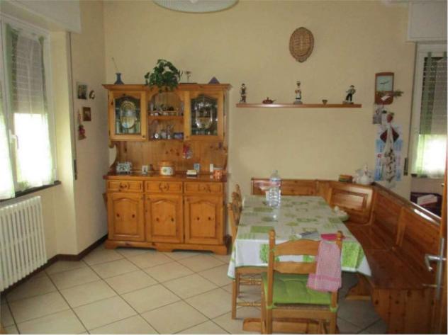 Casa indipendente di 200 m² con più di 5 locali e box auto in vendita a Castello di Brianza - Foto 4