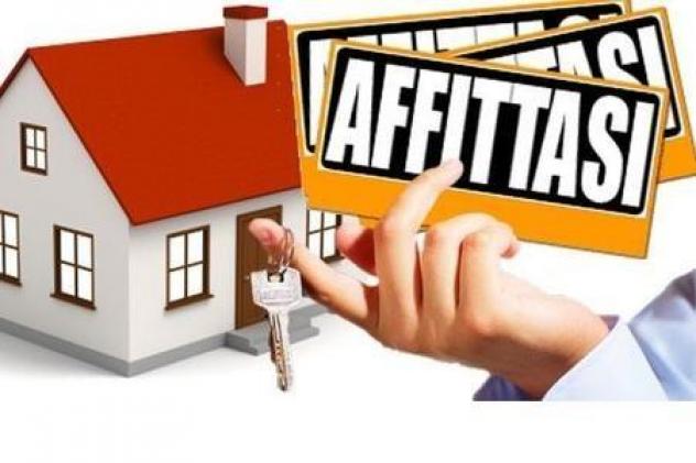 Locale comm.le/Fondo in affitto a Casano - Luni 76 mq  Rif: 1202785