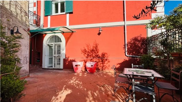 AMPIO APPARTAMENTO CON GIARDINO PRIVATO, 2 POSTI AUTO E DOPPIO INGRESSO - Foto 2