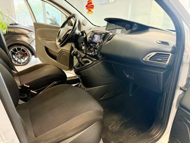 Lancia Ypsilon 1.2 69 CV Gold - Foto 10