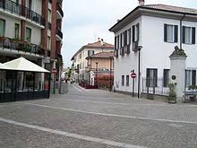 VILLETTA DI 6 LOCALI 3 BAGNI 2 BOX CON GIARDINO