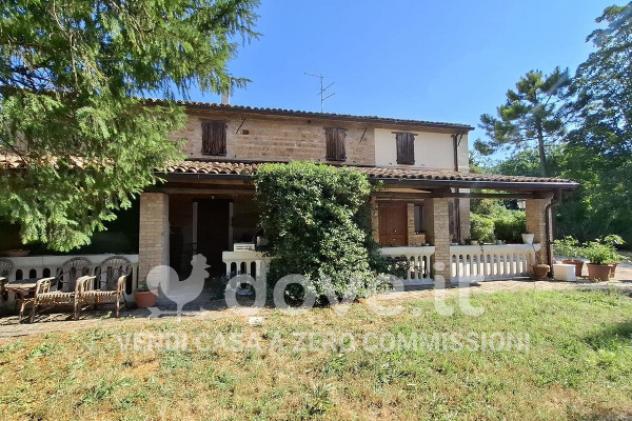 Casa indipendente di 400 m² con più di 5 locali e box auto in vendita a Pesaro - Foto 2