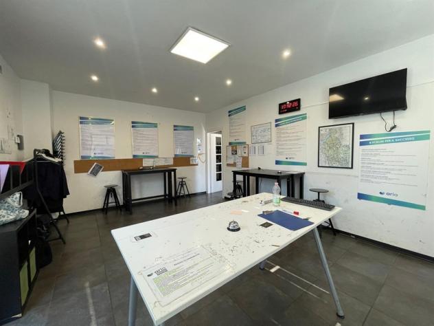 ampio ufficio open space + sala riunioni + n. 2 posti auto privati - Foto 18