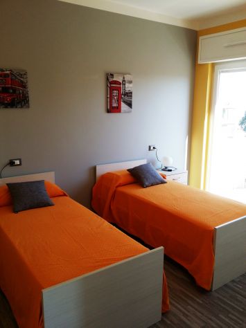 UDINE CENTRO/TEATRO - Posti letto in stanza doppia con bagno dedicato - Foto 3