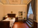 Signorile Appartamento Affrescato in Centro Storico – Rif. A339-