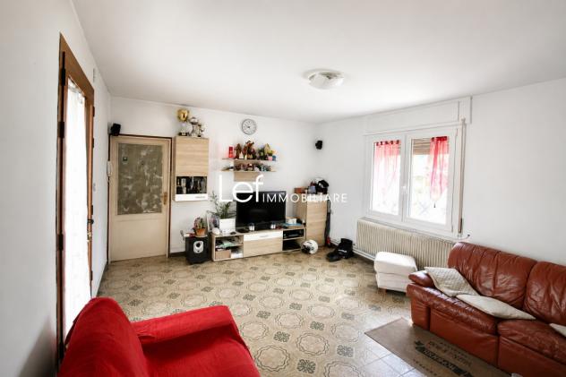 TERRATETTO di 10 vani e di 269 mq (VITTORIO VENETO - Longhere) rif. LH01_10