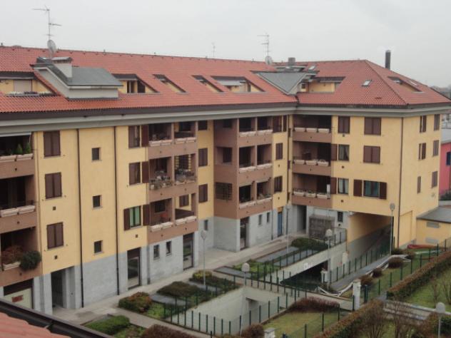 Appartamento di 85 m² con 2 locali e box auto in affitto a Rho