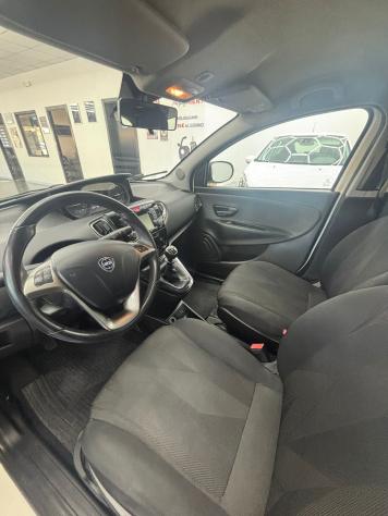 Lancia Ypsilon 1.2 69 CV 5 porte S&S Gold - Foto 10