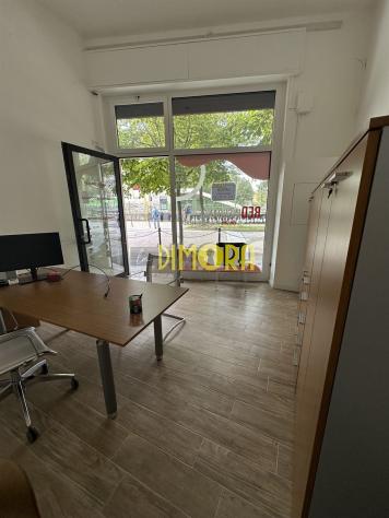 NEGOZIO IN NOVATE LIBERO A BREVE - Foto 8