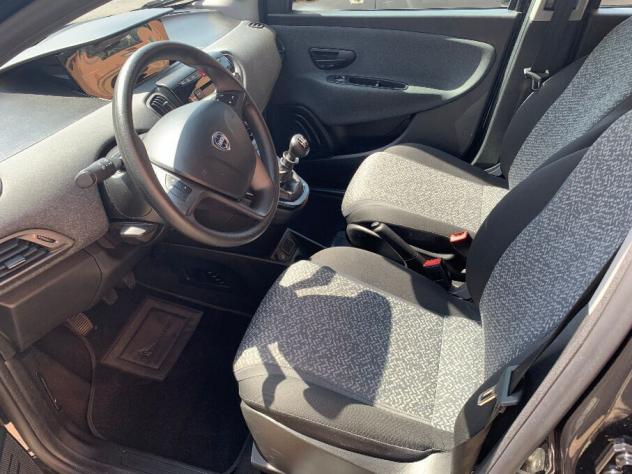 Lancia Ypsilon 1.0 FireFly 5 porte S&S Hybrid Silver - Foto 8