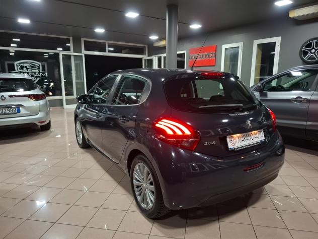 Peugeot 208 1.2 benzina Neopatentati - Foto 4