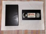 1 VHS RARISSIMA COMMEDIA”POMI D’OTTONE E MANICI DI SCOPA”1’STAMP