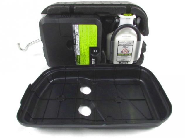 75231-52010 COMPRESSORE GONFIAGGIO PNEUMATICI CON SIGILLANTE RIPARAZIONE SUBARU TREZIA 1.3 B 73KW 6M 5P (2011) RICAMBIO USATO