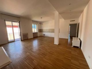 Appartamento di 90 m² con 3 locali e box auto in affitto a Sarnico