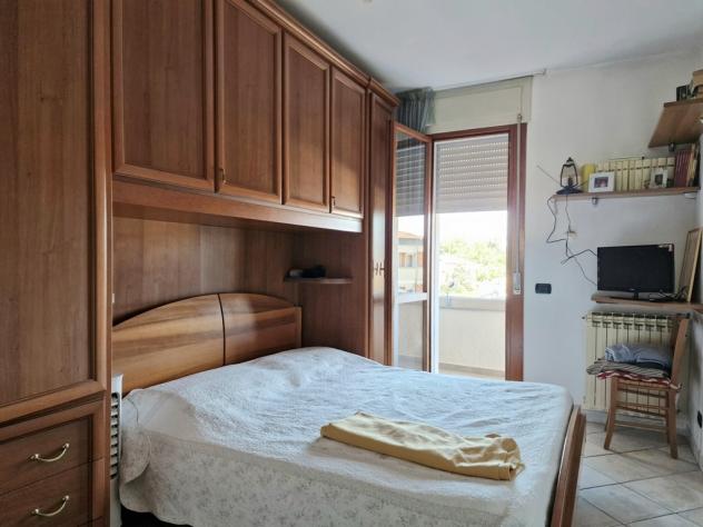 MARINA DI MASSA, a circa 1 km dal mare, appartamento completamente ristrutturato posto al piano secondo e composto di ampio soggiorno con angolo cottu - Foto 7