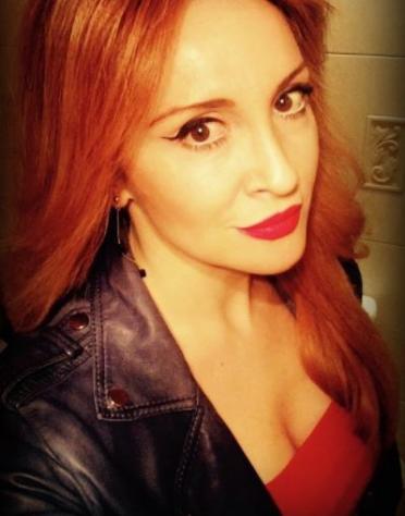Donna di Castellammare di Stabia. Fisico Magro Tel: