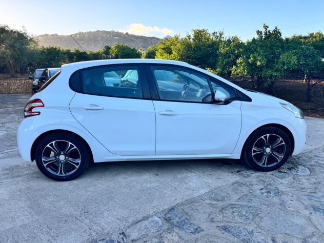 Peugeot 208 1.4 HDi 68 CV 5 porte Allure - Foto 6