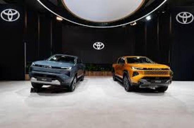 TOYOTA Hilux NG26 2.8 D-4D A/T 4WD 48V 4 porte Double Cab rif. 23719198 - Foto 6