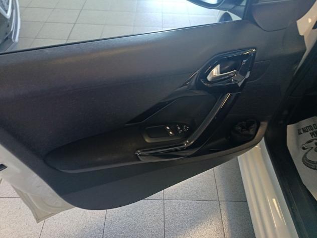 Peugeot 208 ALLURE PureTech 82cv GPL - Foto 9