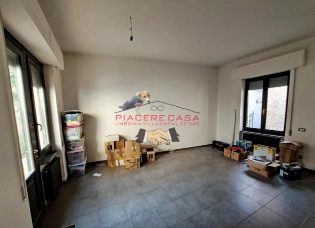 Orvieto centro - Appartamento con ingresso indipendente completato da balcone, magazzino e terrazze condivise in vendita in posizione centrale - Foto 2