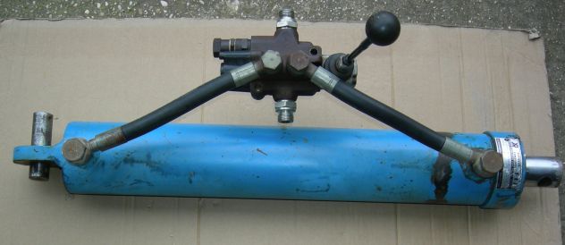 Cilindro pistone idraulico a doppio effetto con distributore - Foto 6
