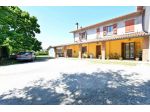 CASA ABBINATA RISTRUTTURATA CON 7 ETTARI DI TERRA A ULIVI, VIGNETI E FRUTTETI