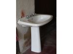 lavabo con rubinetti