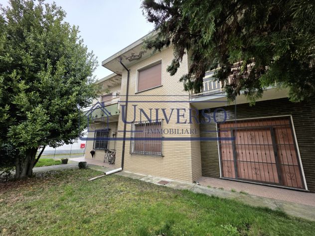 VILLA SINGOLA DI AMPIA METRATURA SU DUE LIVELLI LIBERA SUBITO