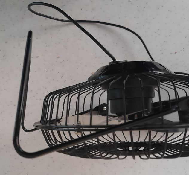Ventilatore da tavolo con presa USB completo di caricabatteria. - Foto 2
