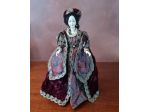 Bambola  da collezione   CATERINA DE MEDICI realizzata in porcellana