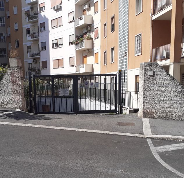 Privato affitta box auto in Zona Piazza Bologna/Stazione Tiburtina
