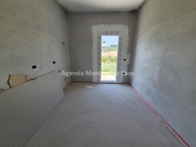 CASA SINGOLA IN POSIZIONE COLLINARE PANORAMICA E SOLEGGIATA - Foto 10