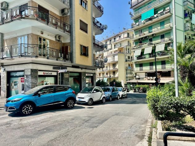 Locale commerciale in Vendita in Via Domenico Fontana a Napoli - Foto 3