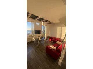 Raffinato appartamento vista mare in elegante condomino sul lungomare di Livorno