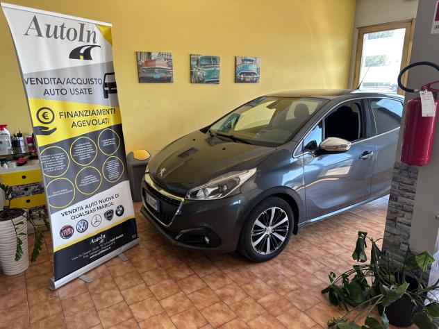 Peugeot 208 1.2benz. Allure