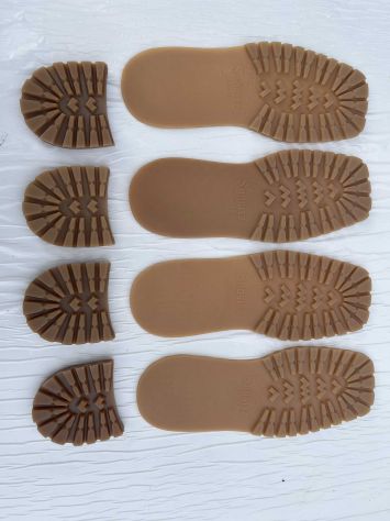 H10 Suola in gomma naturale disegno carrarmato  45/46 – 2 PAIA - Foto 10