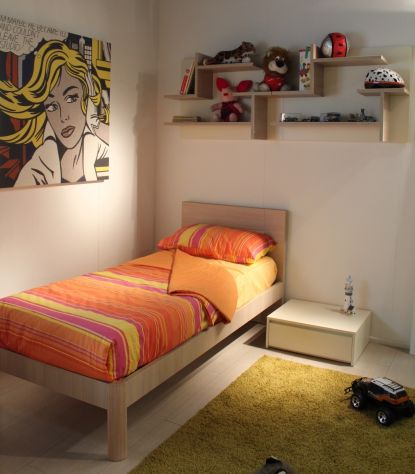 Letto singolo con comodino