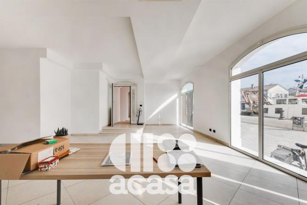 "PALAZZO PORTO CANALE", LOCALE COMMERCIALE IN VENDITA, ULTIMO NEGOZIO! - Foto 4