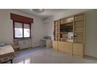 Stanza in appartamento in affitto a Napoli